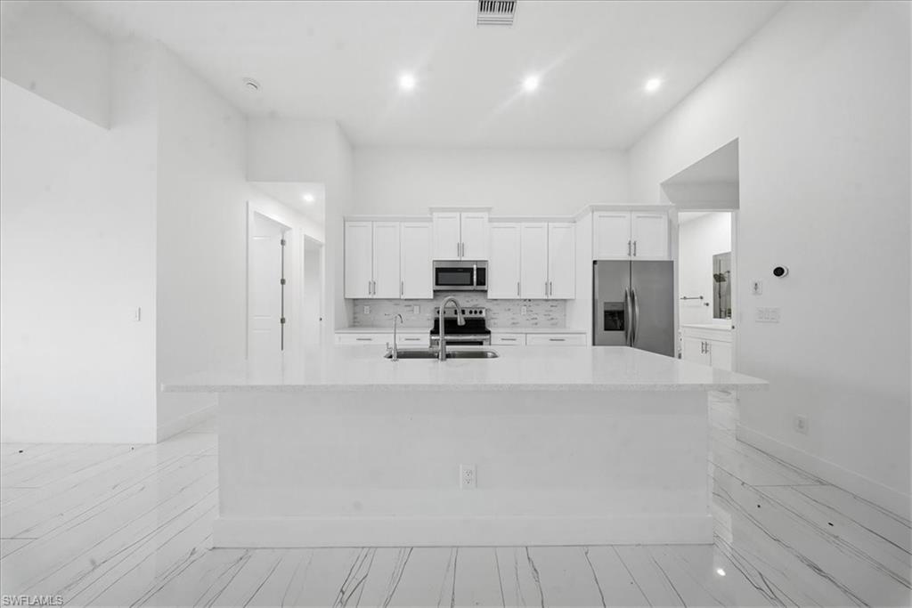 1124 35th Ln Property Photo 12