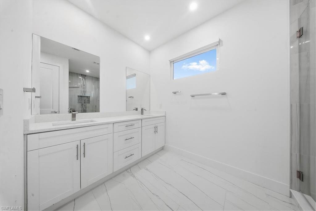 1124 35th Ln Property Photo 16
