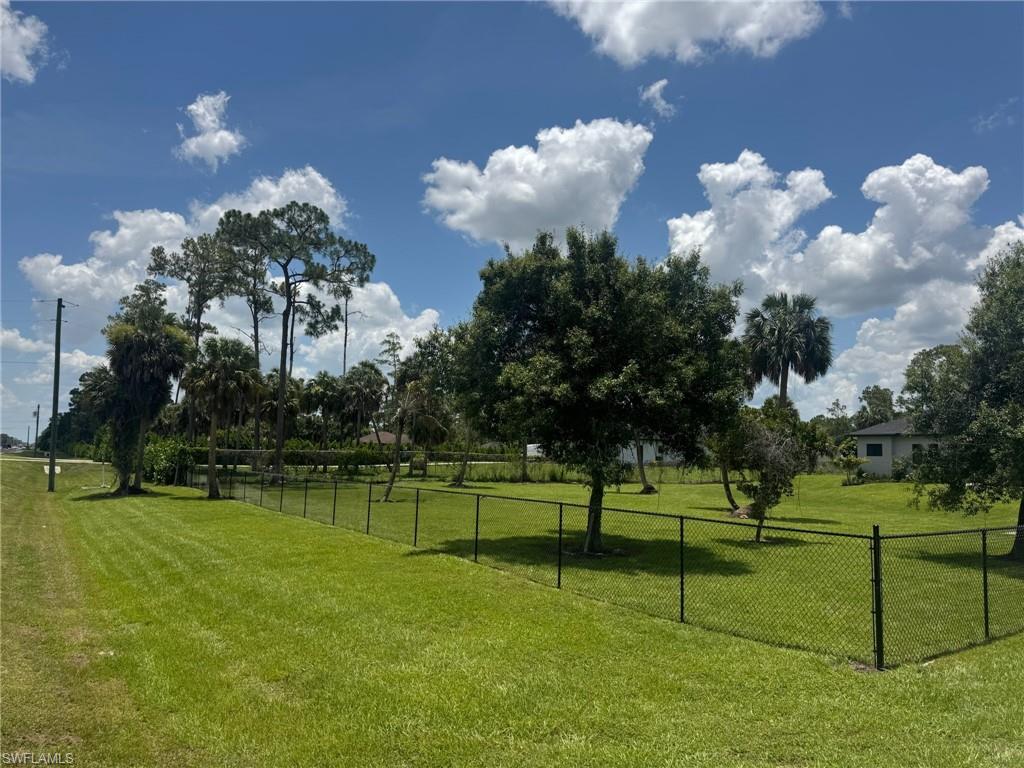 308 Golden Gate Blvd E Property Photo 6