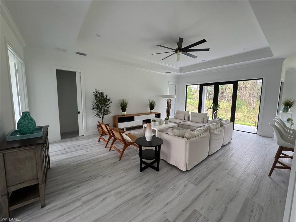 308 Golden Gate Blvd E Property Photo 8