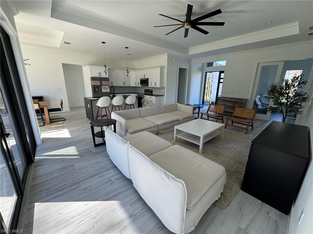308 Golden Gate Blvd E Property Photo 10