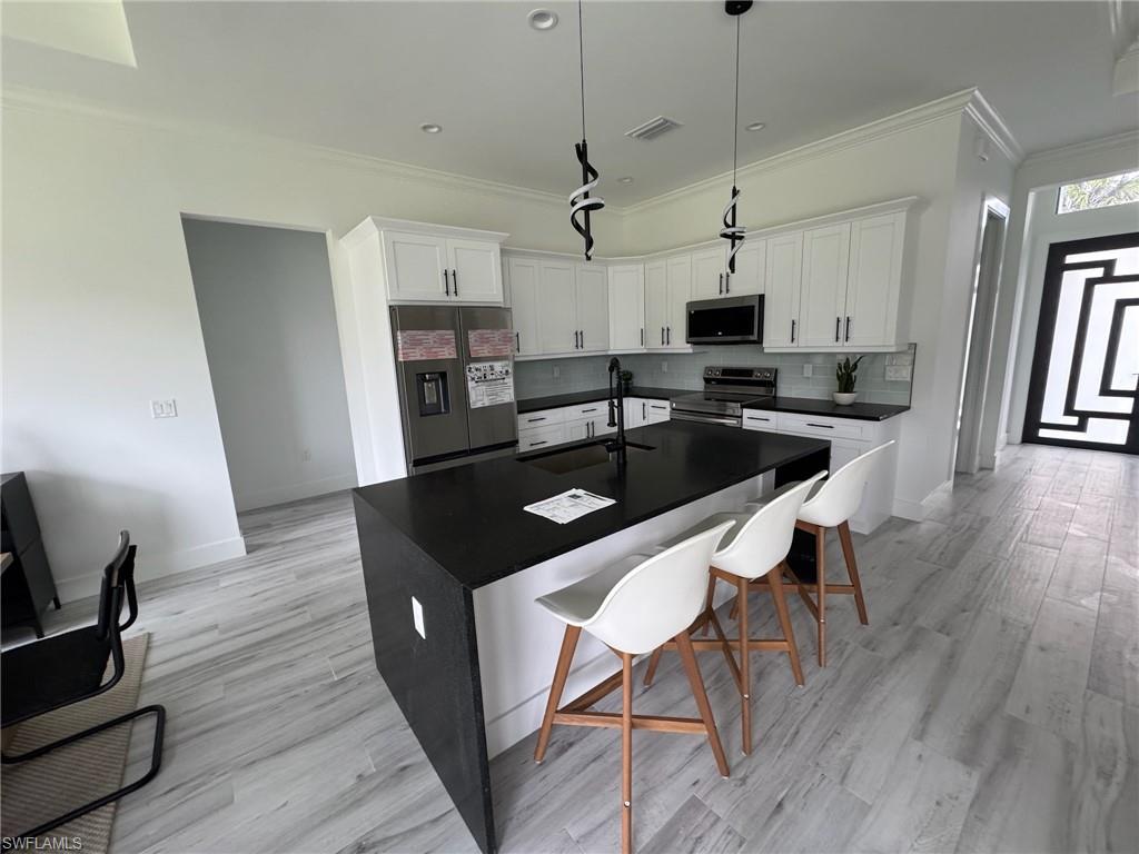 308 Golden Gate Blvd E Property Photo 14