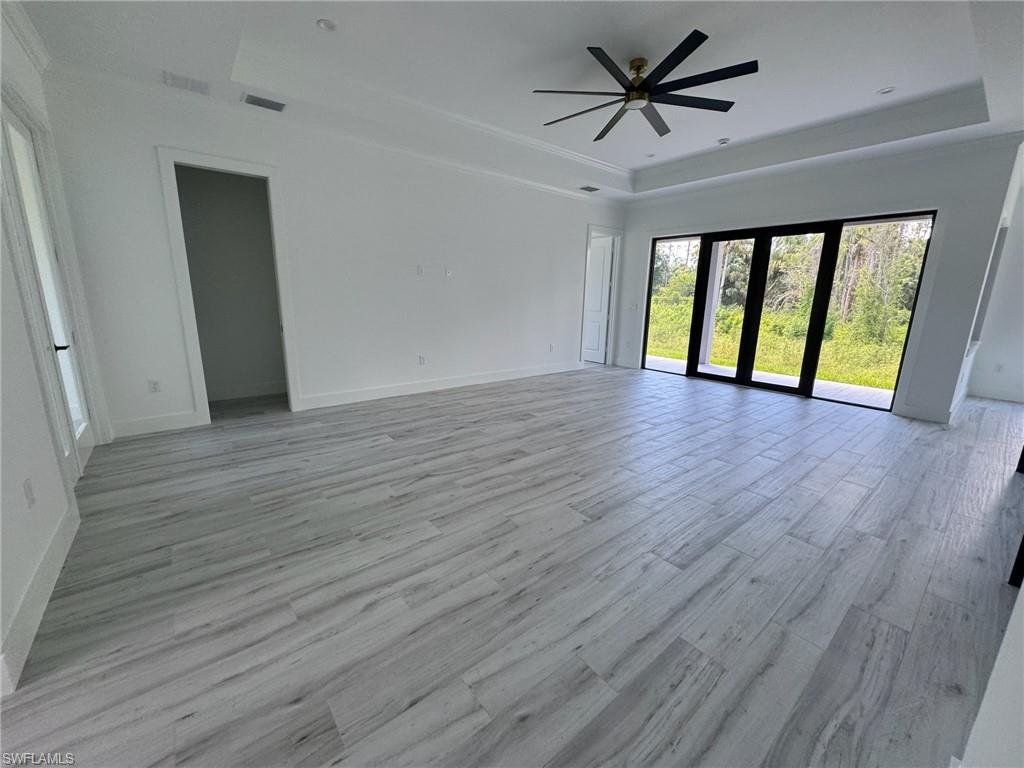 308 Golden Gate Blvd E Property Photo 15