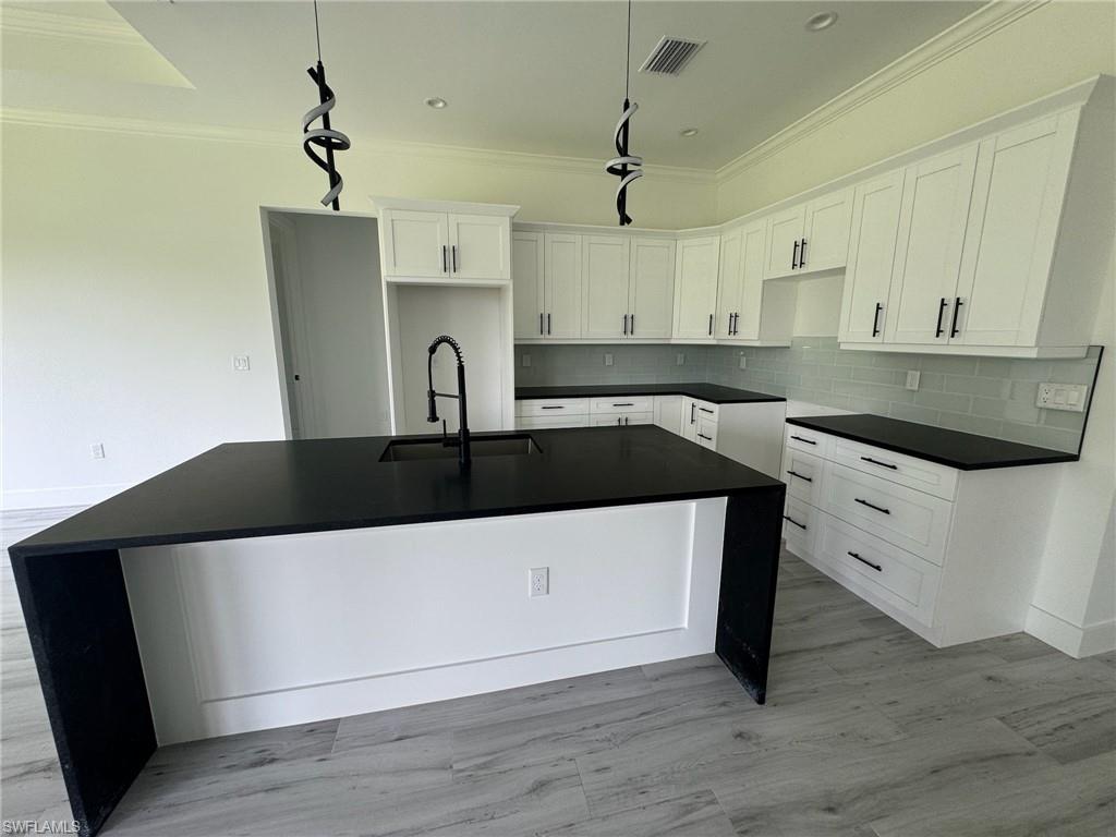 308 Golden Gate Blvd E Property Photo 18