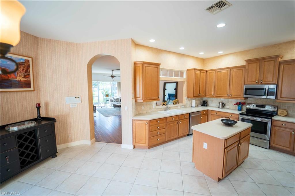 5886 Paradise Cir Property Photo 4