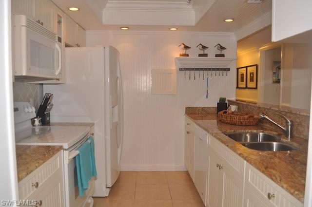 555 Park Shore Dr B410 Property Photo 7