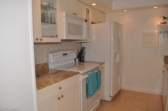 555 Park Shore Dr B410 Property Photo 8