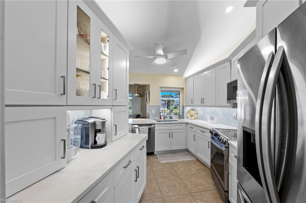 1330 4th Ct Property Photo 5