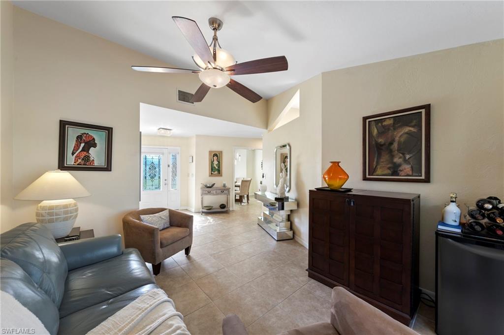 1330 4th Ct Property Photo 7