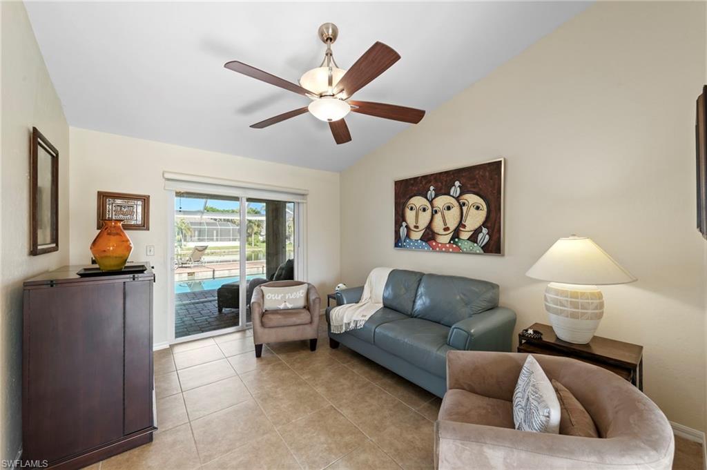 1330 4th Ct Property Photo 8