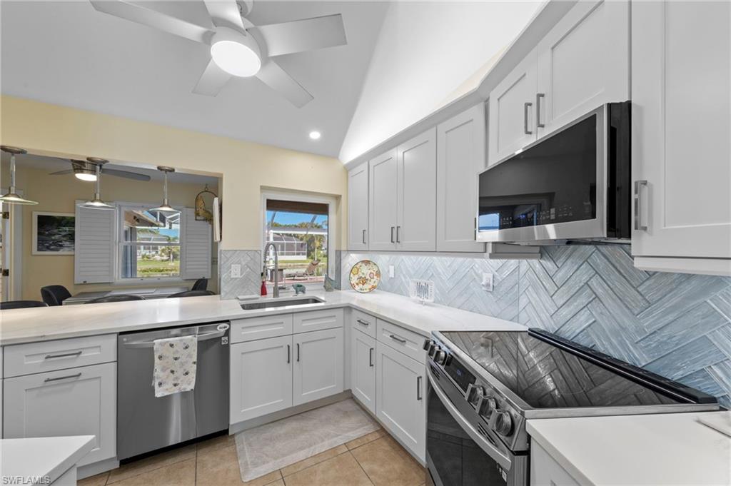1330 4th Ct Property Photo 11