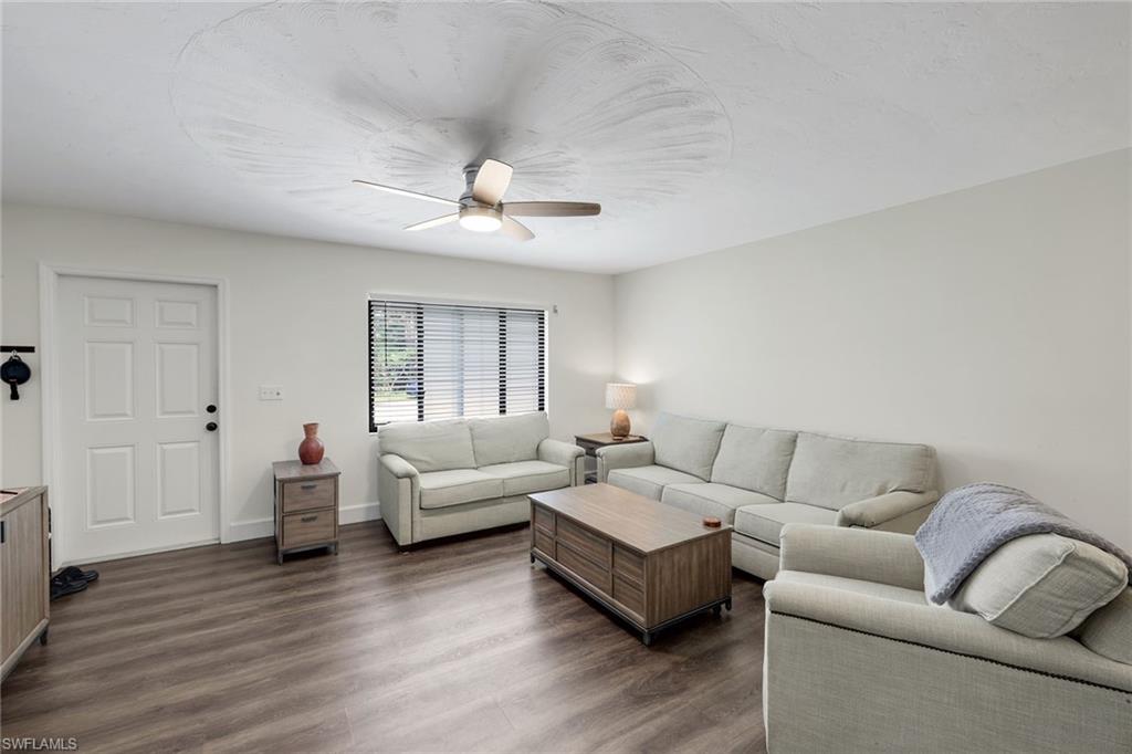 27051 Edgewood St Property Photo 4