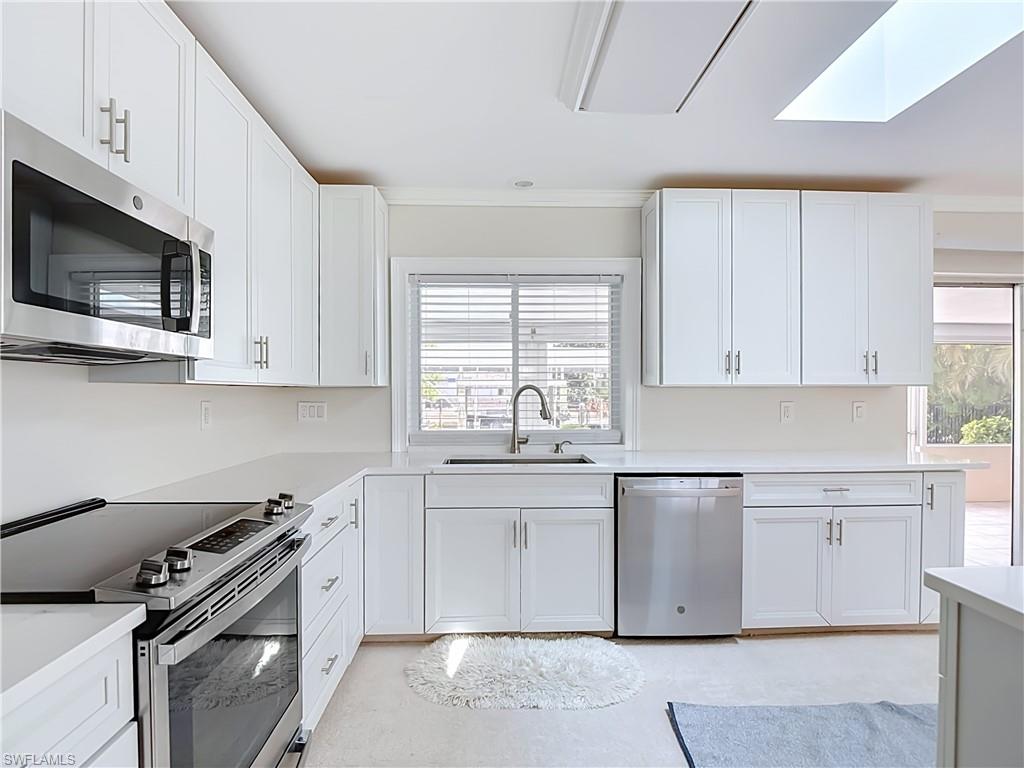 225 3rd St Property Photo 13
