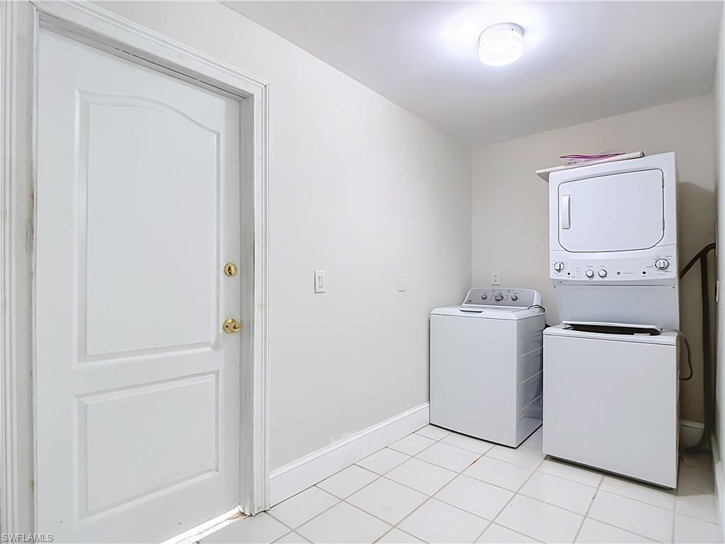 225 3rd St Property Photo 41