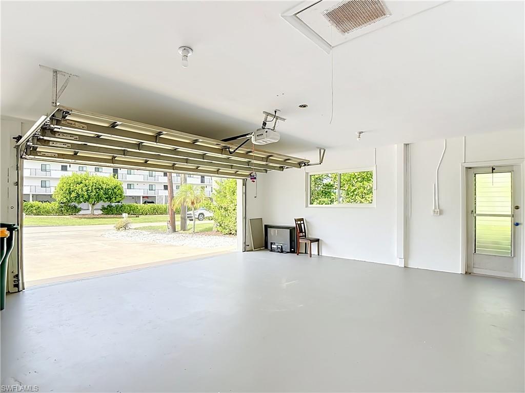 225 3rd St Property Photo 42