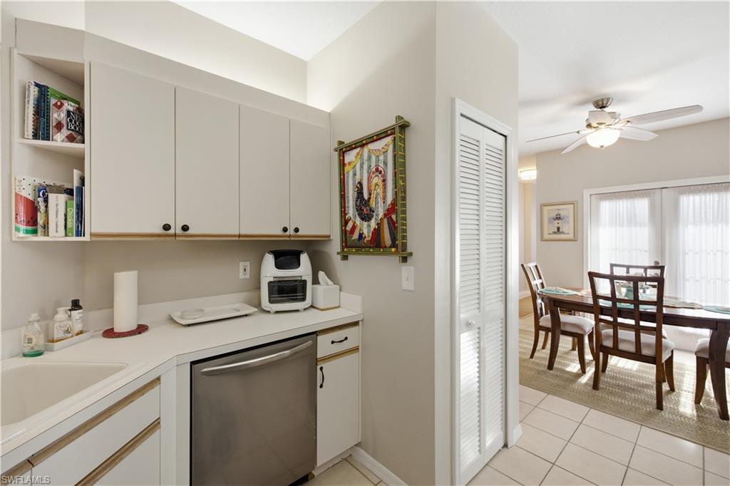 7054 Barrington Cir 102 Property Photo 10