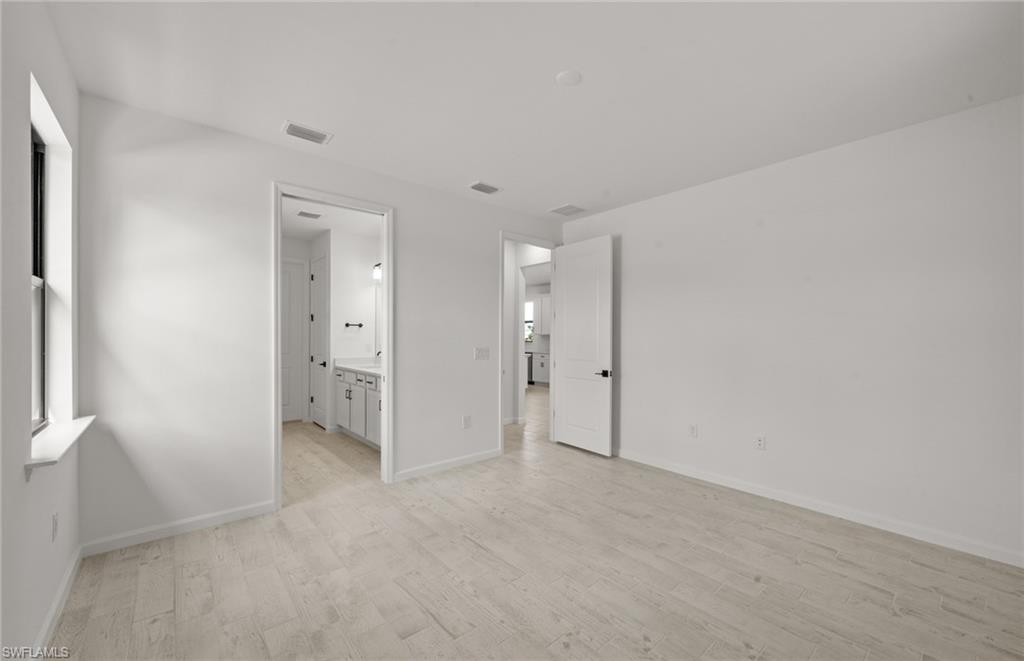2094 Seville Ln Property Photo 8