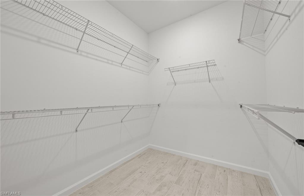 2094 Seville Ln Property Photo 9