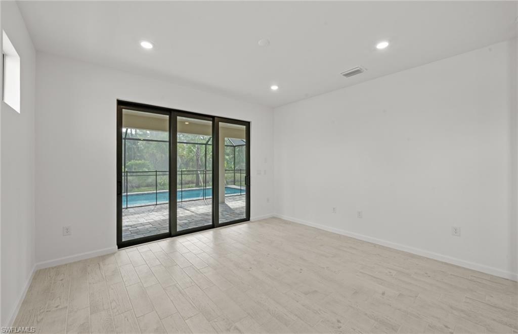 2094 Seville Ln Property Photo 17