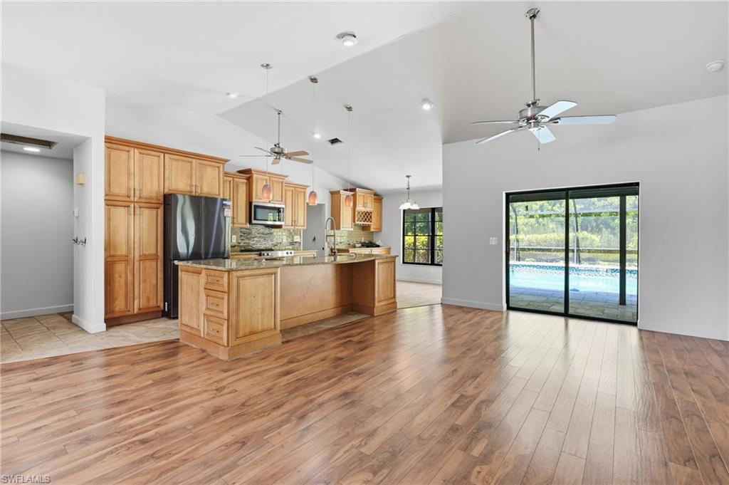 19028 Pine Run Ln Property Photo 4