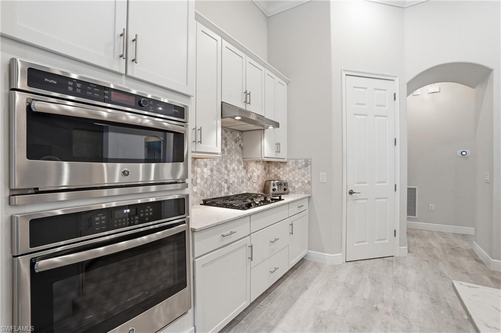2327 Somerset Pl Property Photo 13