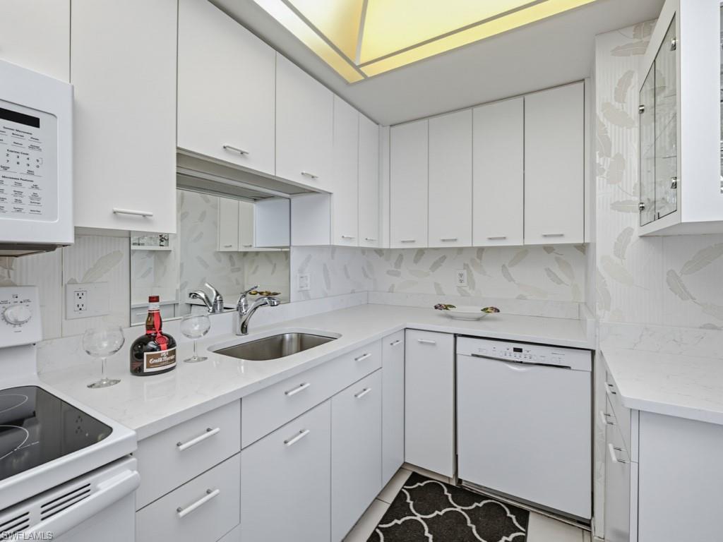 58 Collier Blvd 705 Property Photo 6