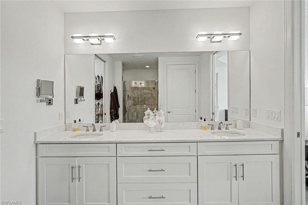 8769 Bellano Ct 104 Property Photo 6