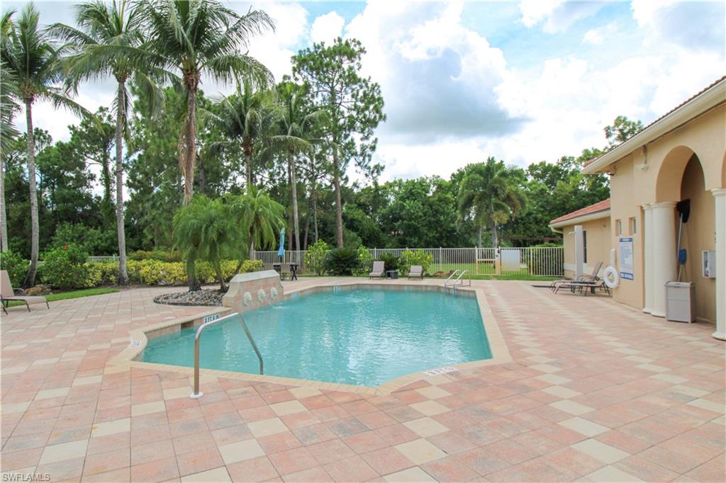 8215 Ibis Club Dr 102 Property Photo 1