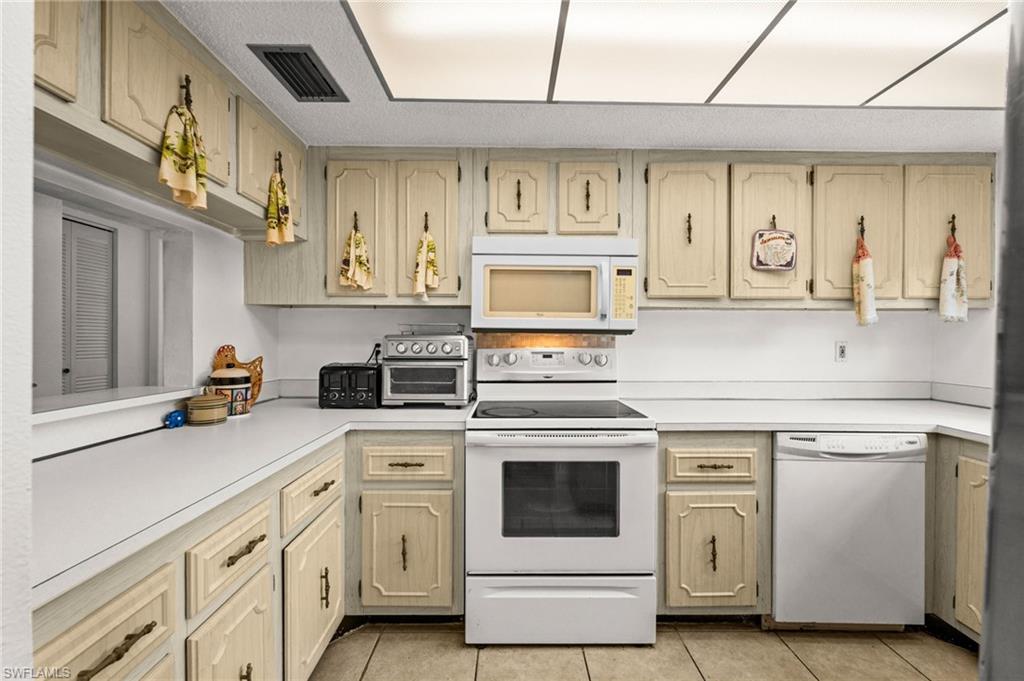 7001 New Post Dr 3 Property Photo 6