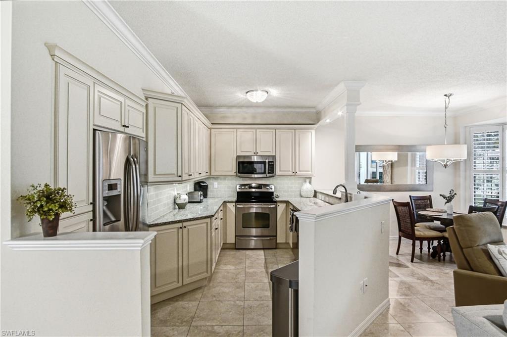 77 Silver Oaks Cir 8102 Property Photo 12