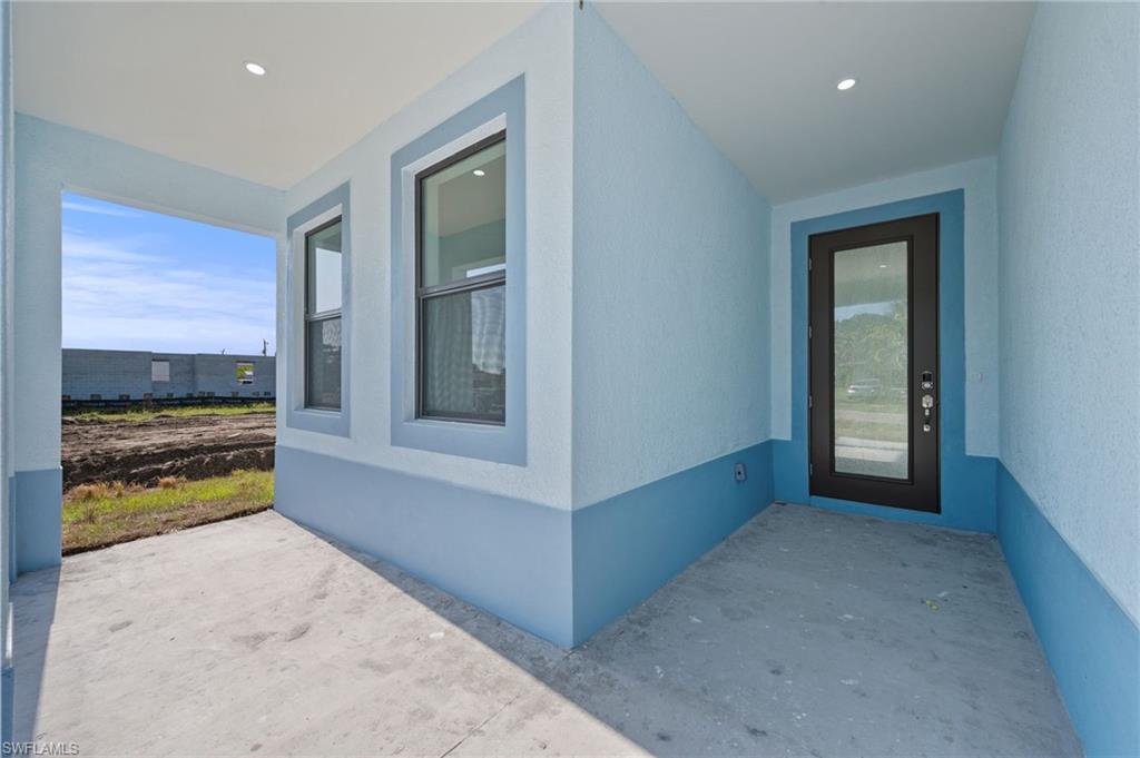 3238 Katherine St Property Photo 2