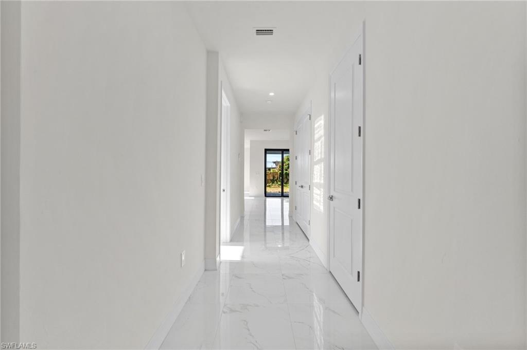 3238 Katherine St Property Photo 3