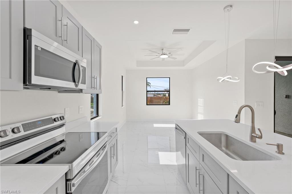 3238 Katherine St Property Photo 7