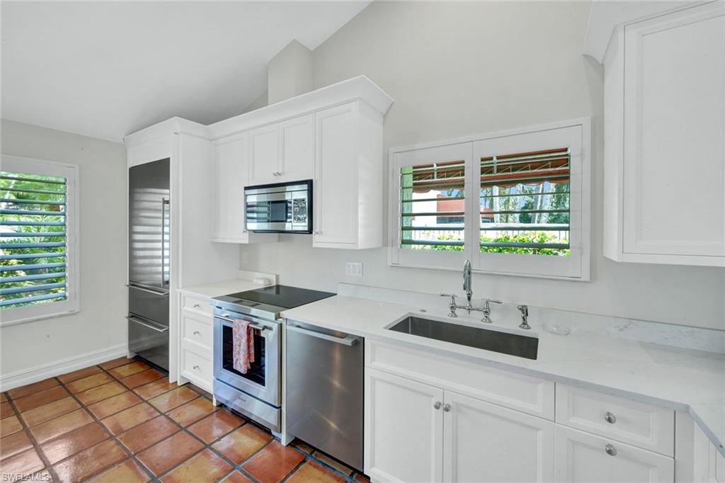 202 Bears Paw Trl 97 Property Photo 3