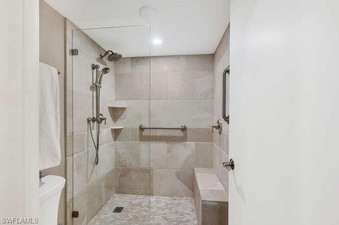 260 Seaview Ct 1-208 Property Photo 24