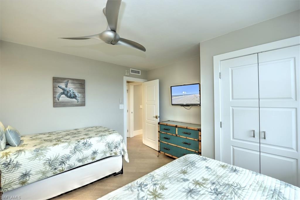 380 Seaview Ct 1404 Property Photo 26