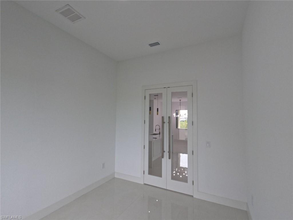 2423 6th ST Property Photo 1