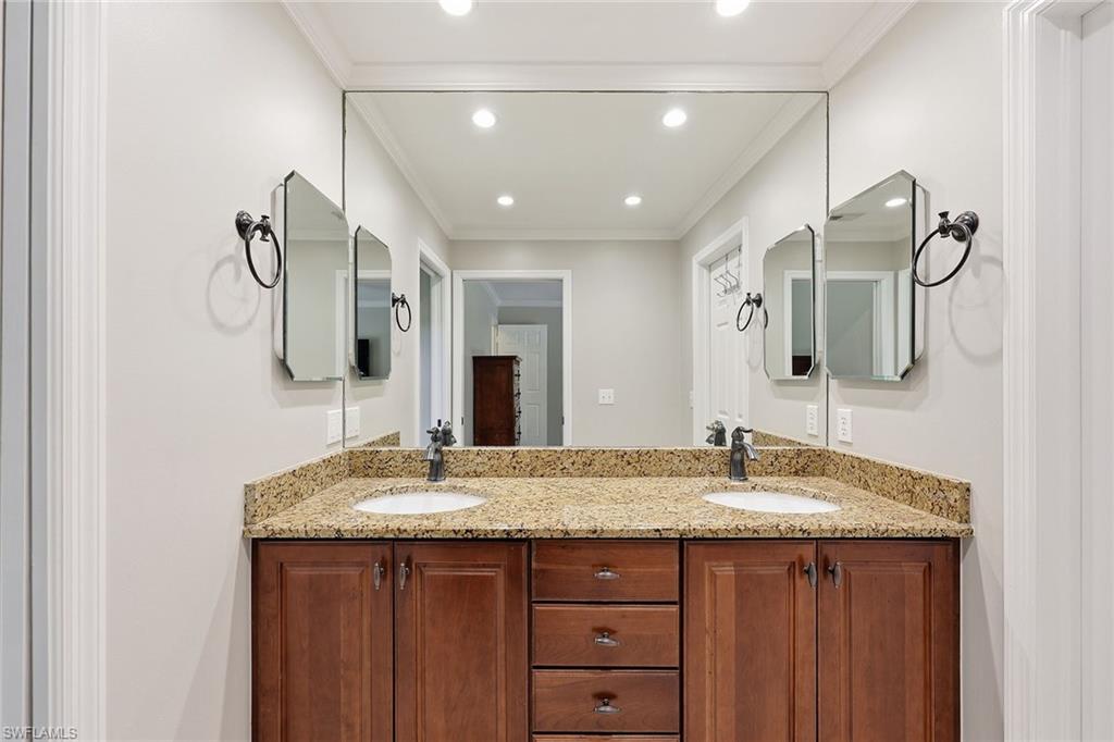 1073 Alhambra Cir Property Photo 33