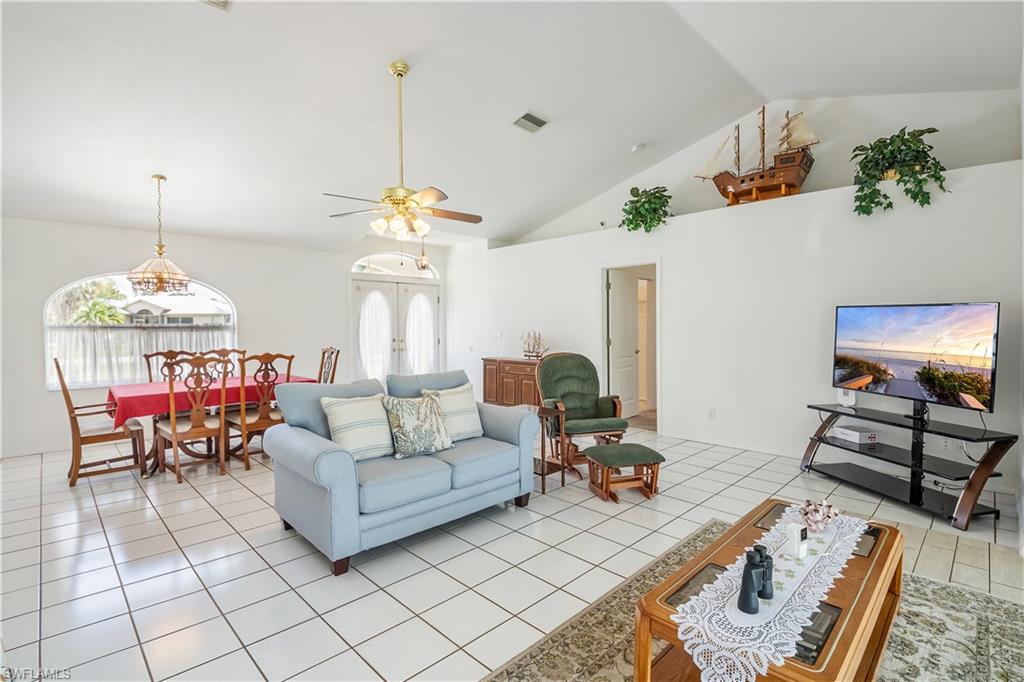 1285 Driftwood Dr Property Photo 5