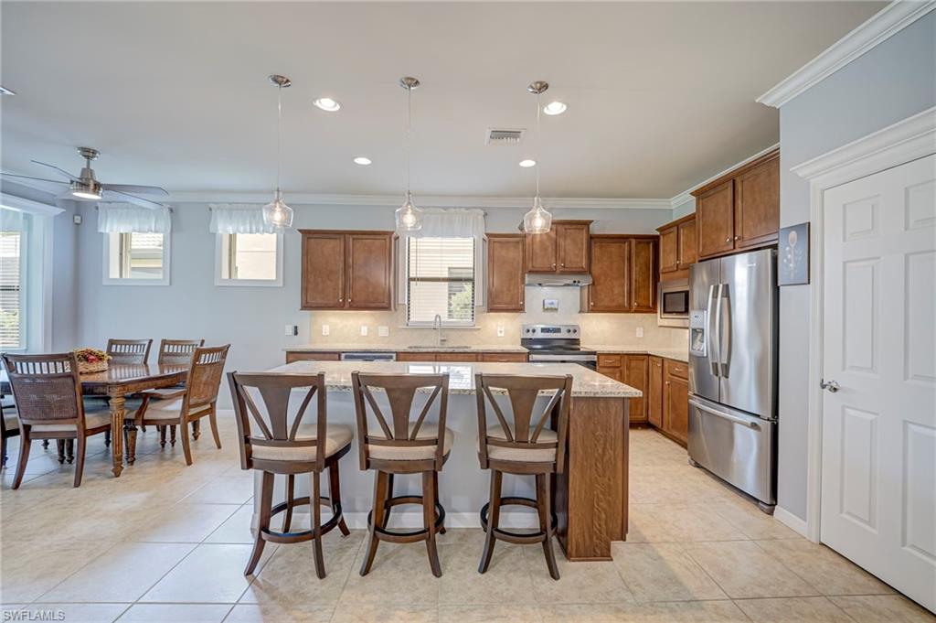 6085 Triumph Ln Property Photo 7