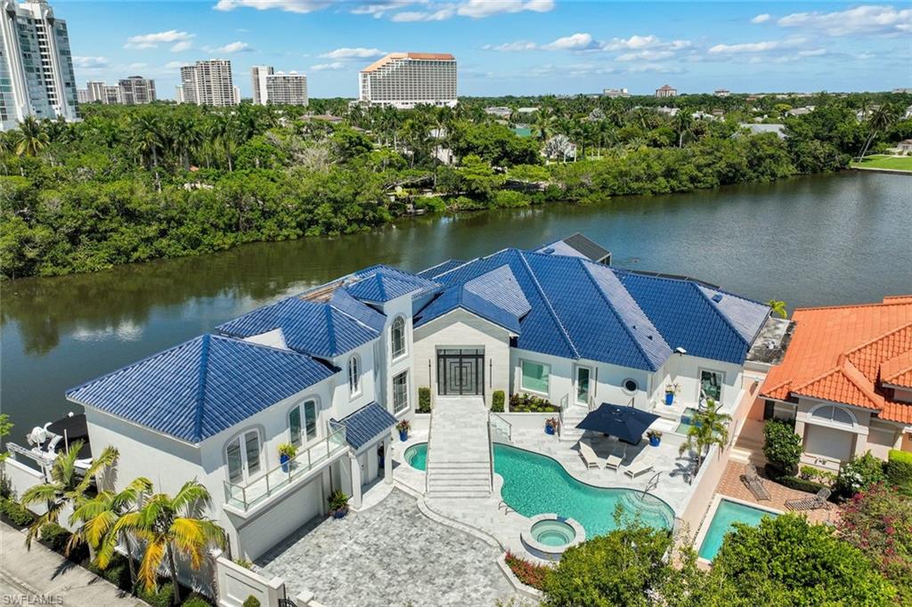 4900 Gulf Shore Blvd N Property Photo 1