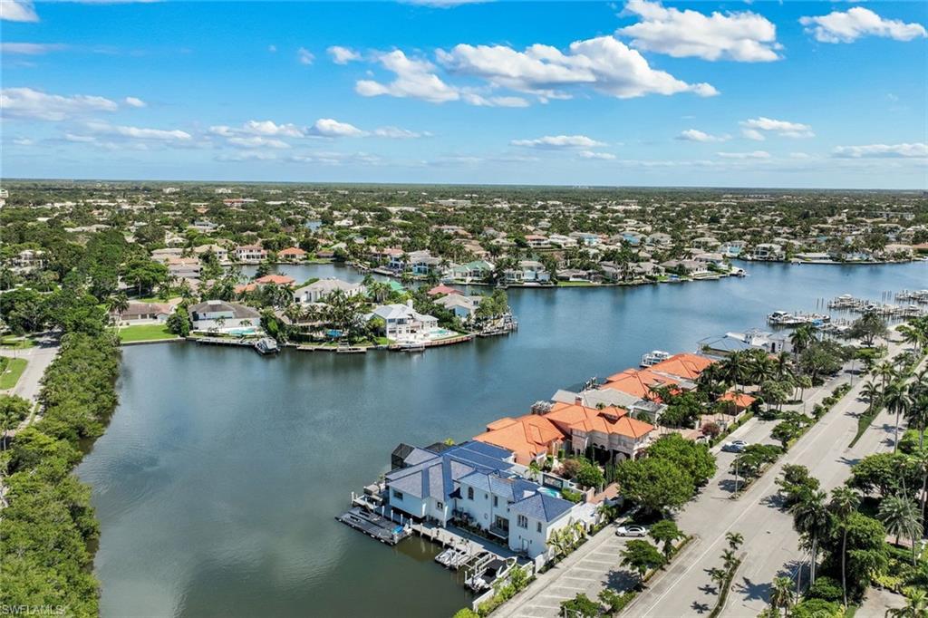 4900 Gulf Shore Blvd N Property Photo 2