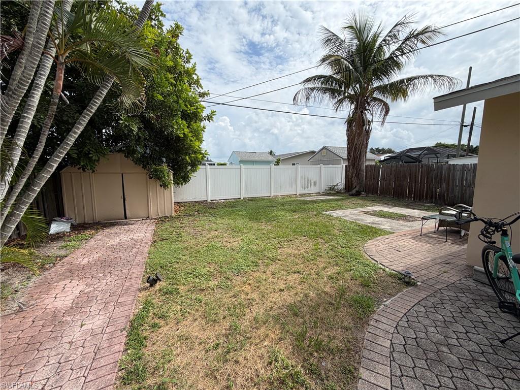 685 95th Ave N Property Photo 18
