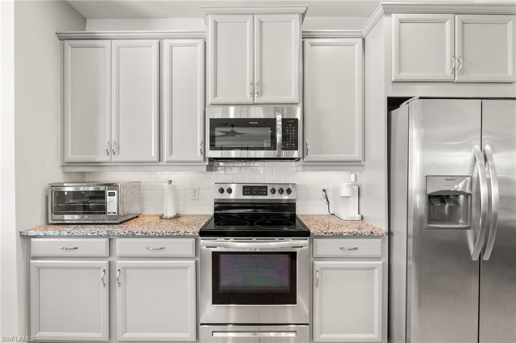 26213 Palace Ln 202 Property Photo 9