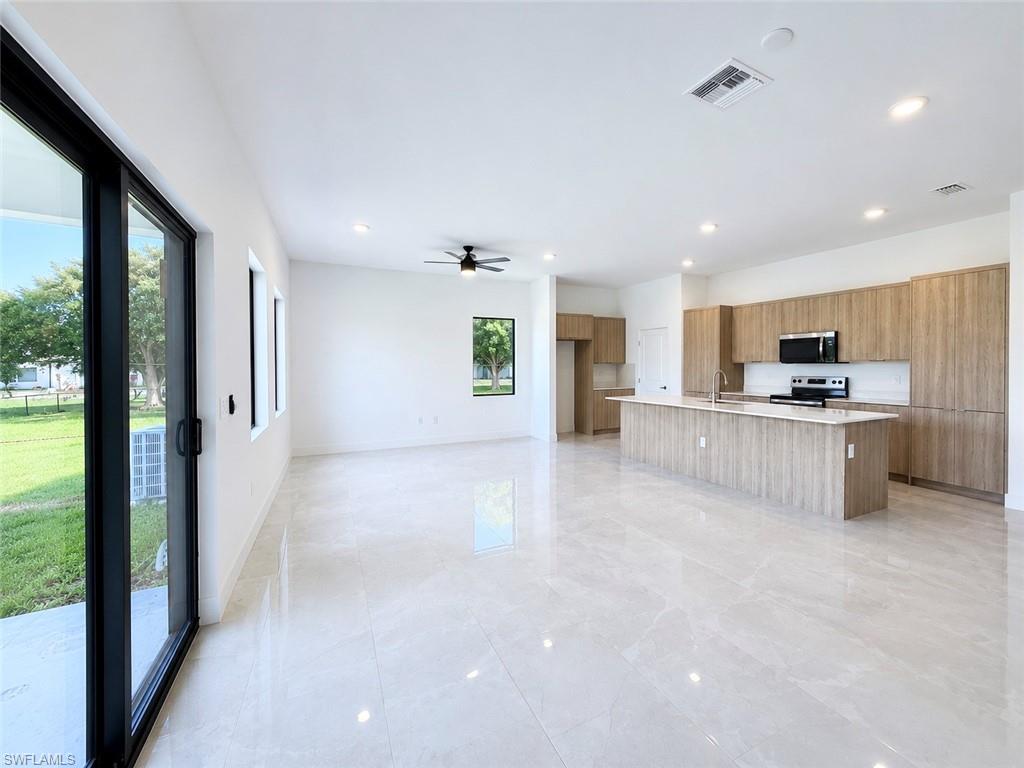 2220 39th Ter Property Photo 9