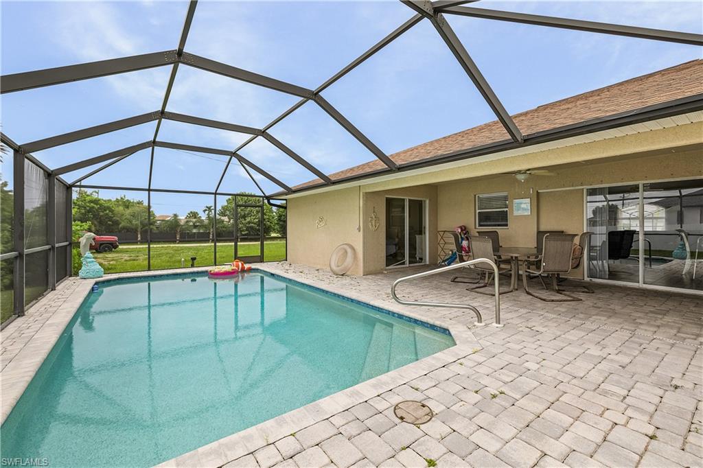 1106 7th Pl Property Photo 2
