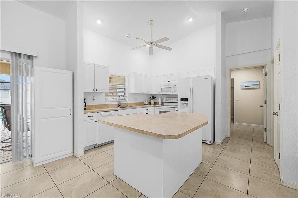 1106 7th Pl Property Photo 5