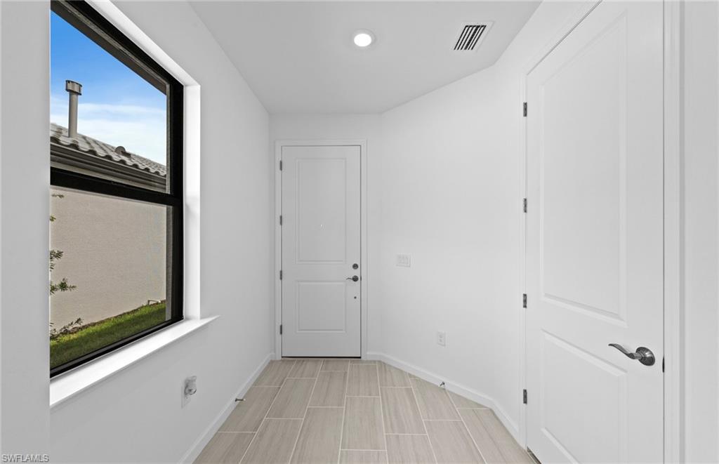 2127 Freemont Way Property Photo 7