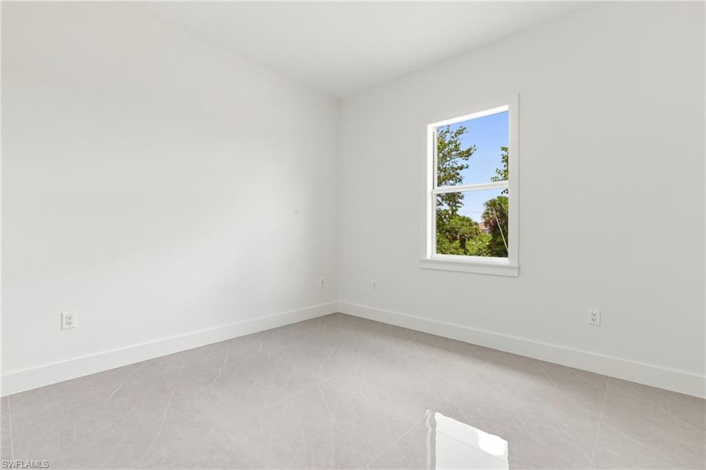 1120 32nd Ln Property Photo 26