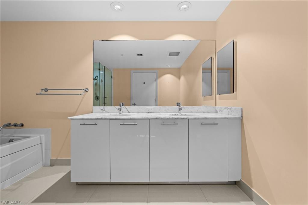 3000 Oasis Grand Blvd 1603 Property Photo 21